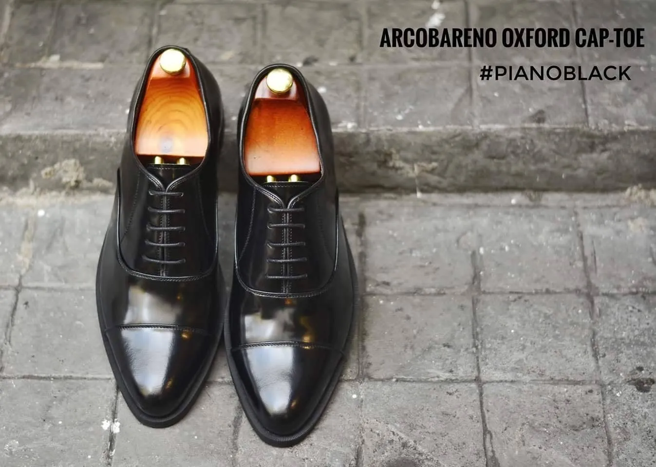 502-1 Oxford Piano Black with Black Soles