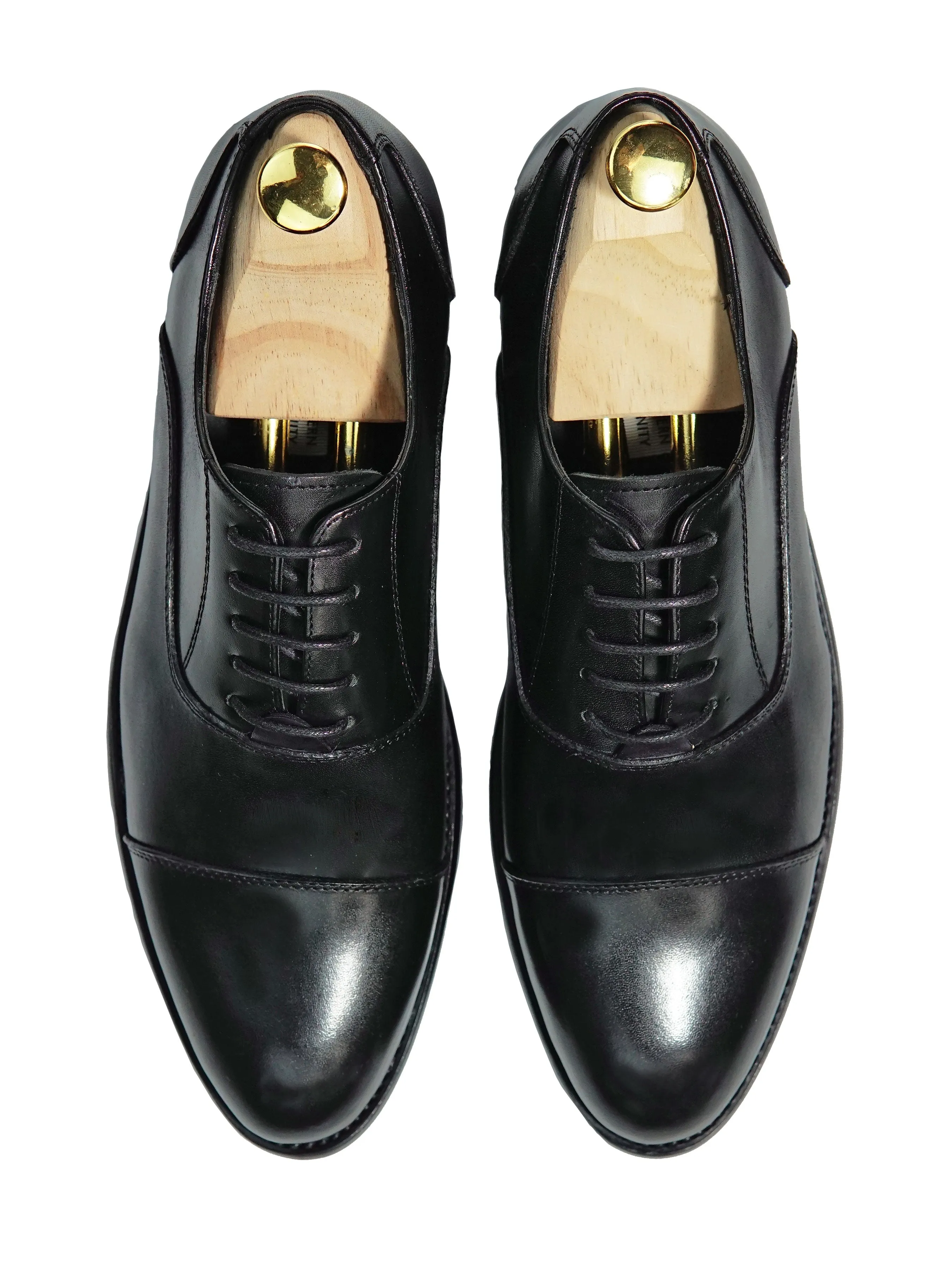 Black Oxford Cap Toe Lace Up shoe.