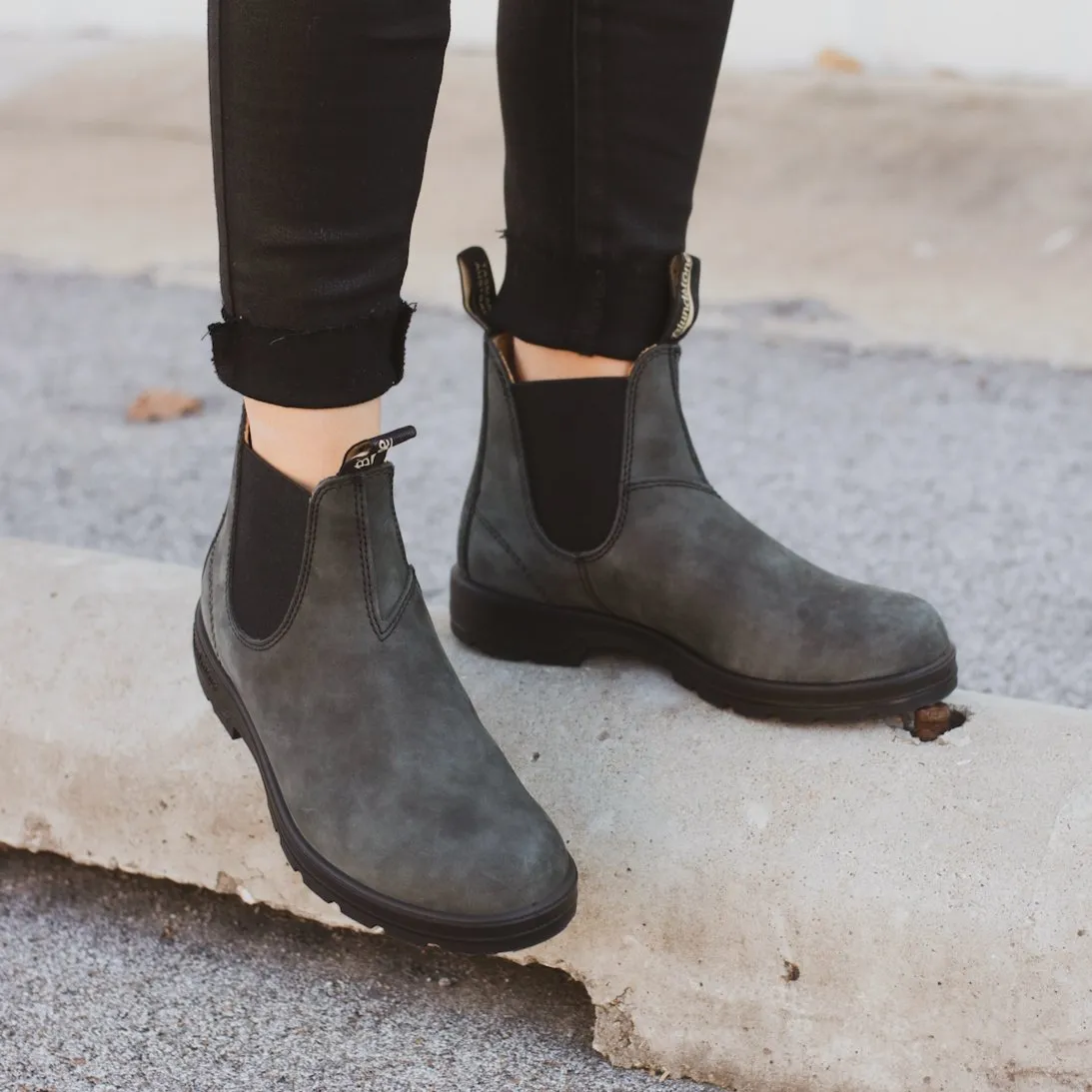 Blundstone 587 boots in rustic black