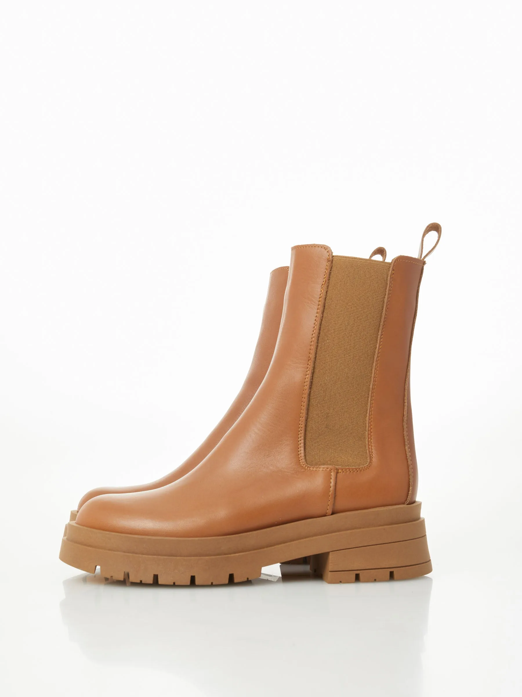 Ovyé - Leather Chelsea Boot