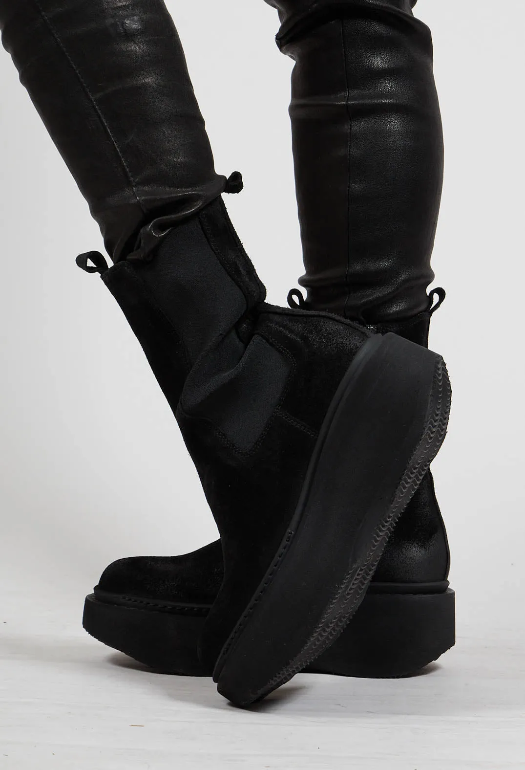 Platform sole ankle boots in London Nero.