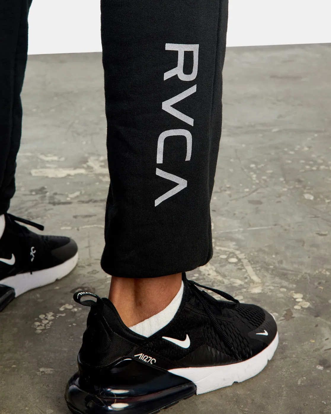 RVCA Swift Sweatpant can be rewritten as Stylish and Comfortable RVCA Sweatpants.