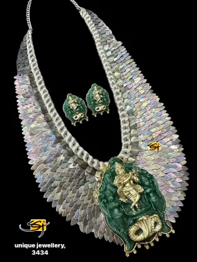 Sandilya Feather Design Necklace Set with Green Carving Stone Pendant