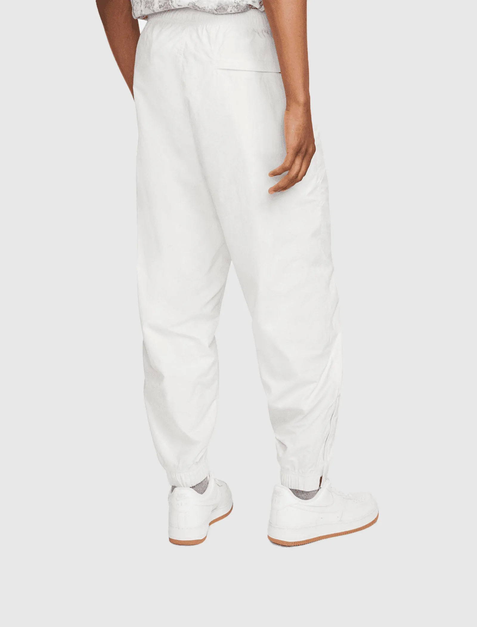 Swoosh Sweatpants - Solo Performance and Style