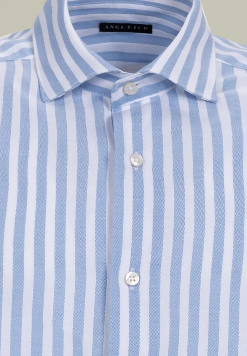 White-blue wide stripe oxford slim shirt.