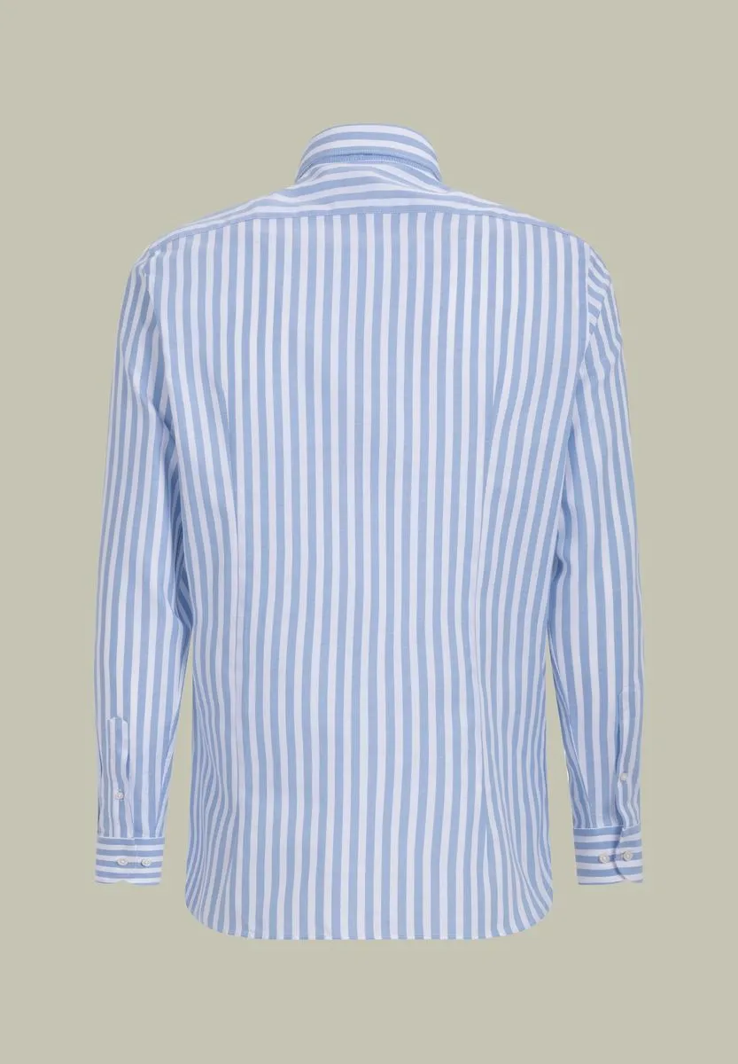 White-blue wide stripe oxford slim shirt.