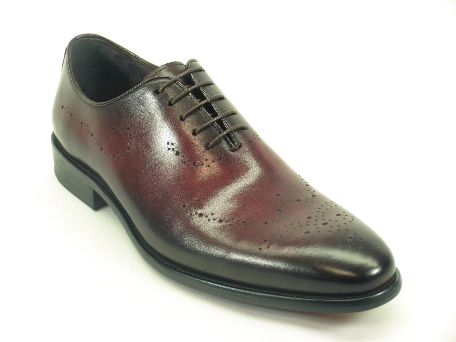 Whole Cut Oxford Shoes with Medallion Pattern