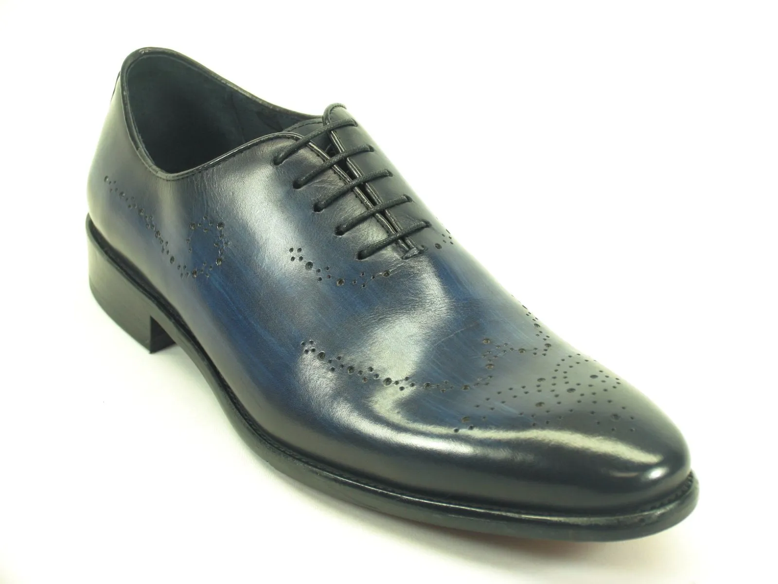 Whole Cut Oxford Shoes with Medallion Pattern