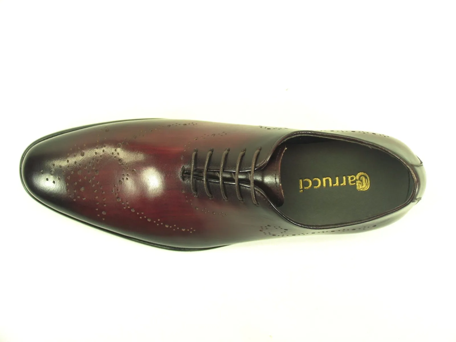 Whole Cut Oxford Shoes with Medallion Pattern