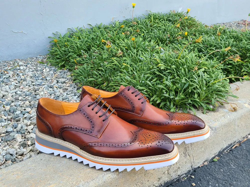 Wingtip Blucher Oxford with lightweight sole.