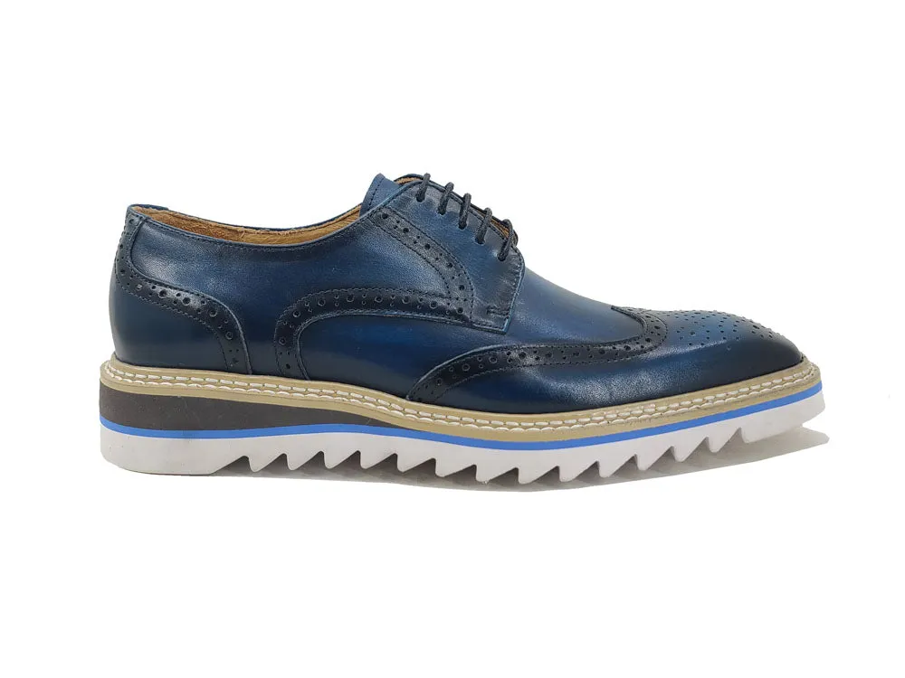 Wingtip Blucher Oxford with lightweight sole.