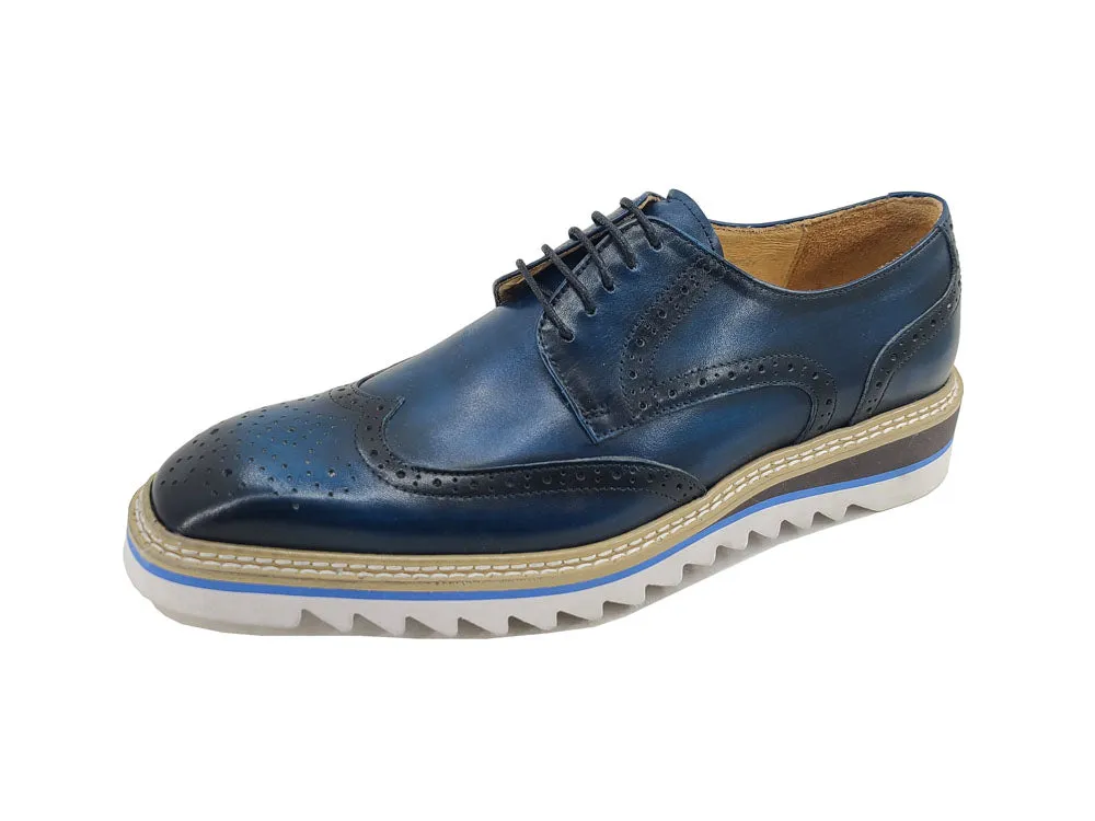 Wingtip Blucher Oxford with lightweight sole.