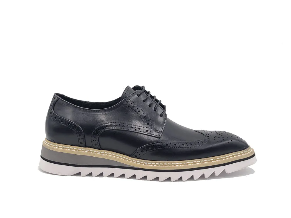 Wingtip Blucher Oxford with lightweight sole.