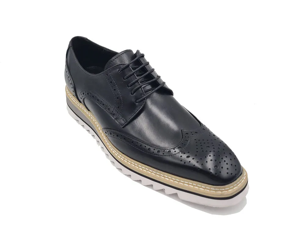 Wingtip Blucher Oxford with lightweight sole.