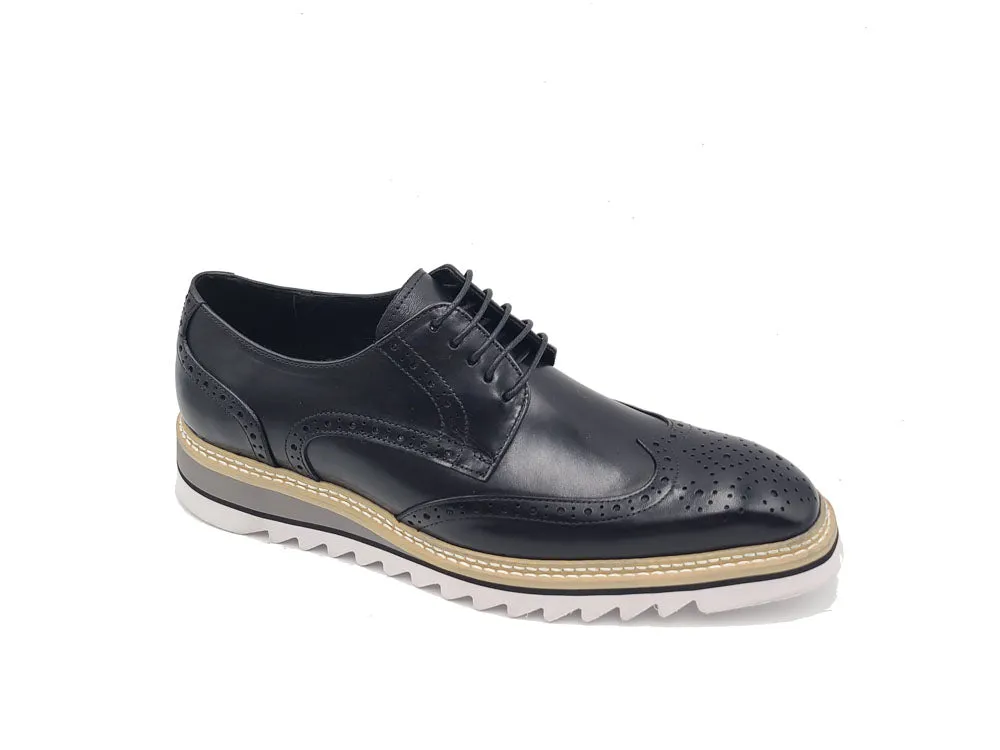 Wingtip Blucher Oxford with lightweight sole.